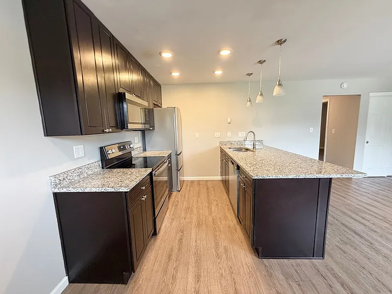 220 Oak Street — Photo 3
