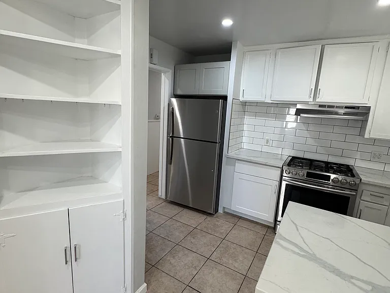 647 W Avenue J8 — Photo 11