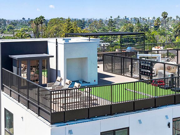 4th image of 1808 Lincoln Blvd #401