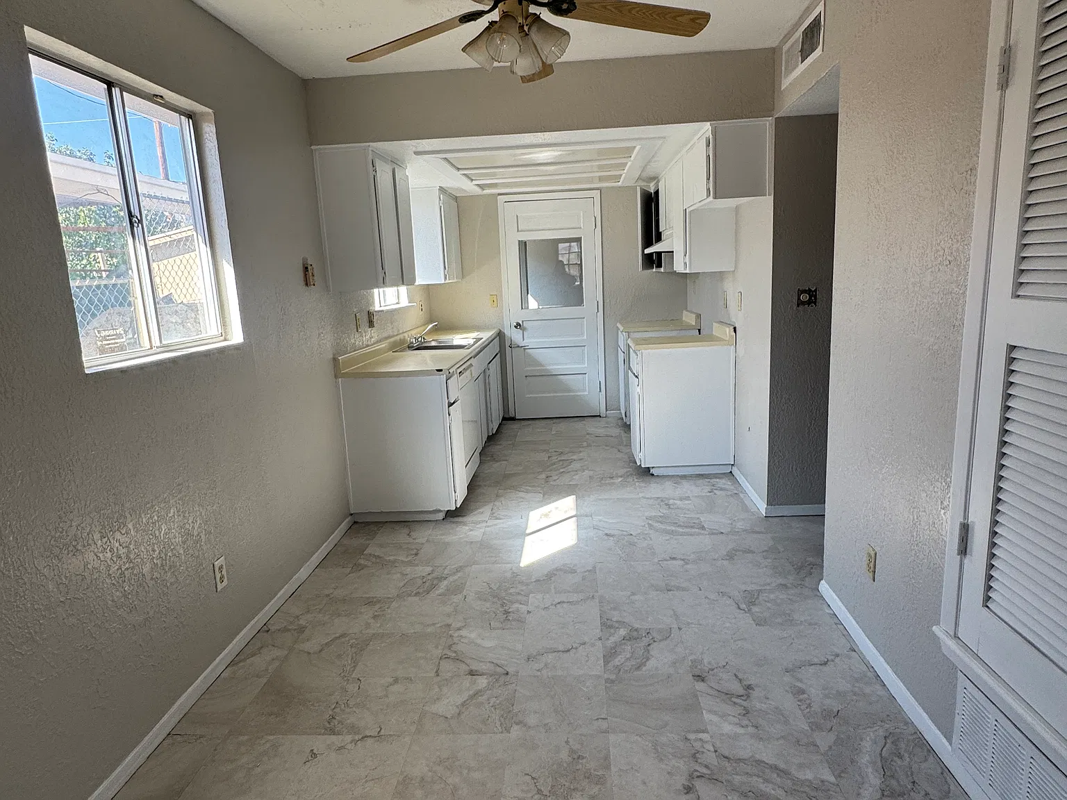 2 bed, 990 sqft, $950 — Photo 3
