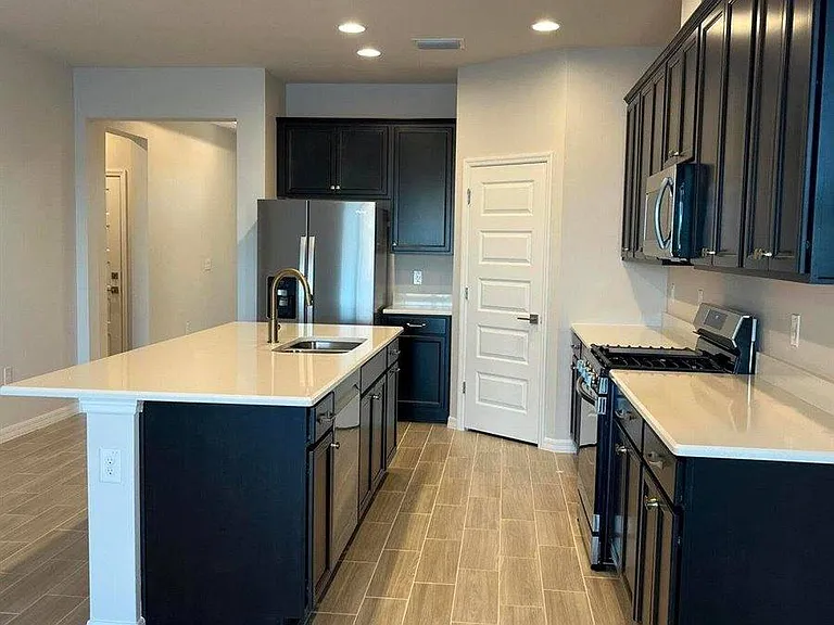 2609 Pangea Cir — Photo 5