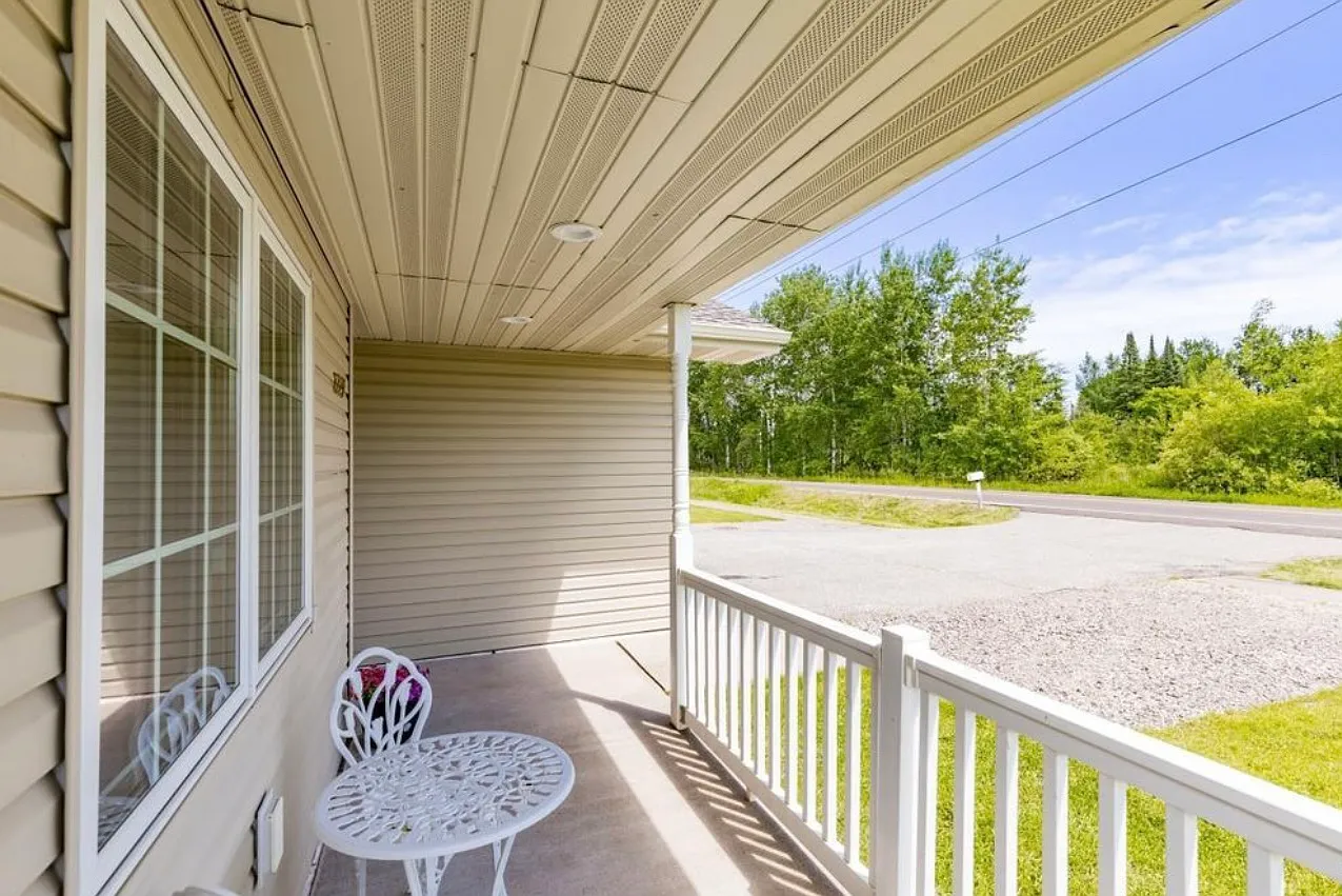 3 bed, 1.5 bath, 1217 sqft, $2,200 — Photo 3