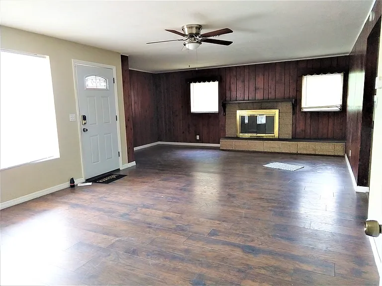 735 Fairmount Rd — Photo 1