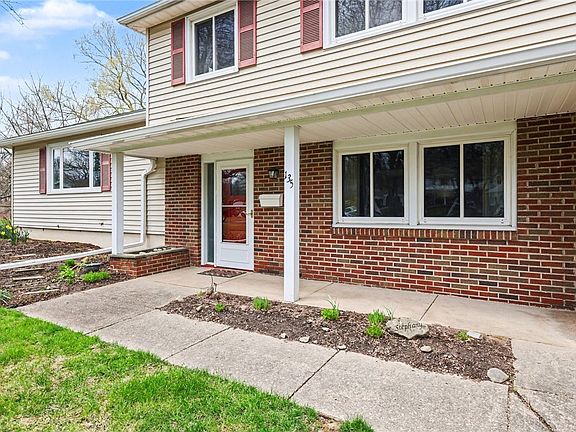 2nd image of 135 Crandon Way