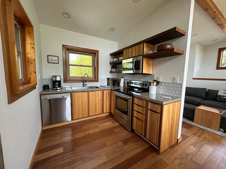 NE Wauna Ave — Photo 4