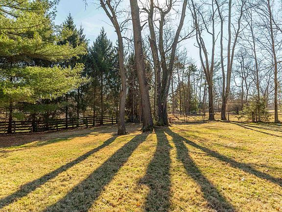 4th image of 1407 S Winfield Rd