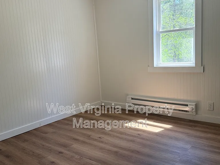 110 Peck Ct — Photo 4