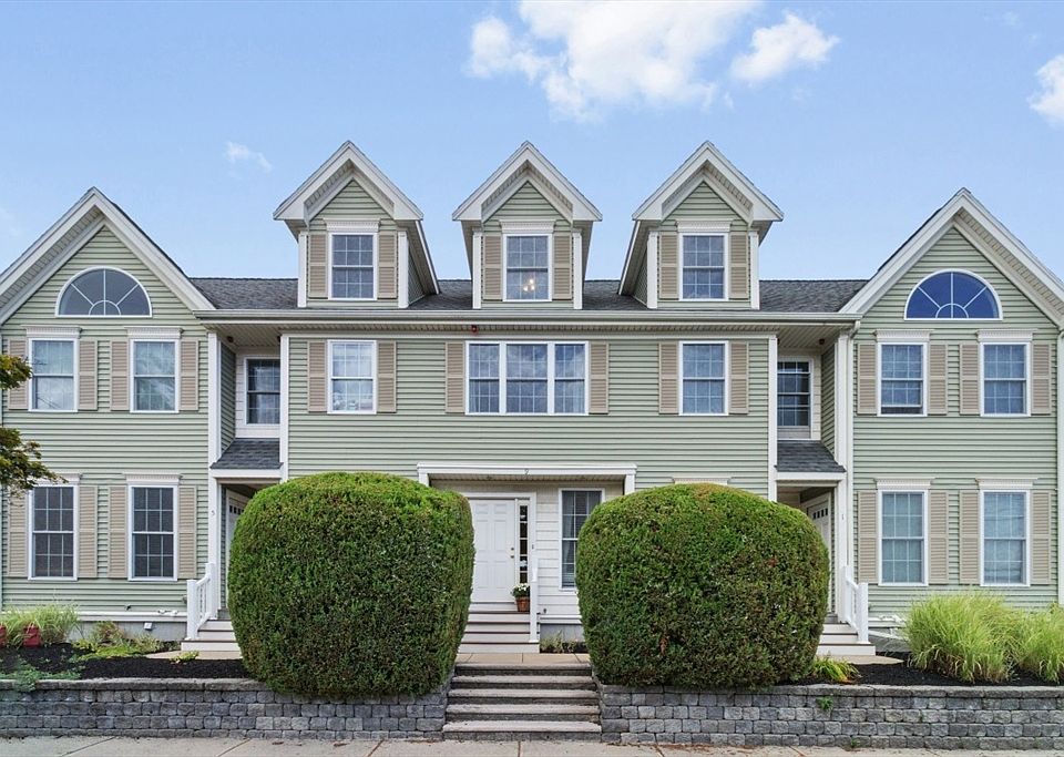 1st image of 9 Russell St Unit 3