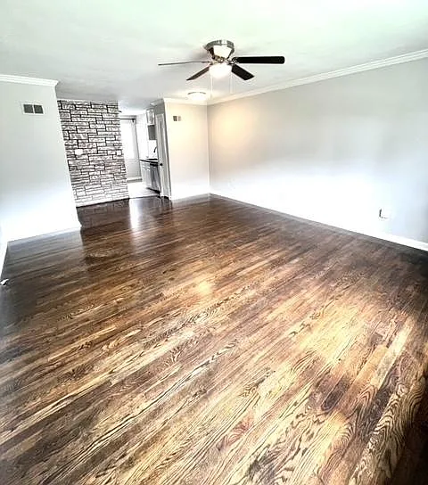4413 Mission Rd — Photo 2