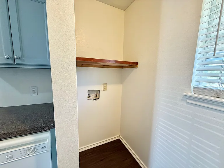15210 Oaks West Dr — Photo 7
