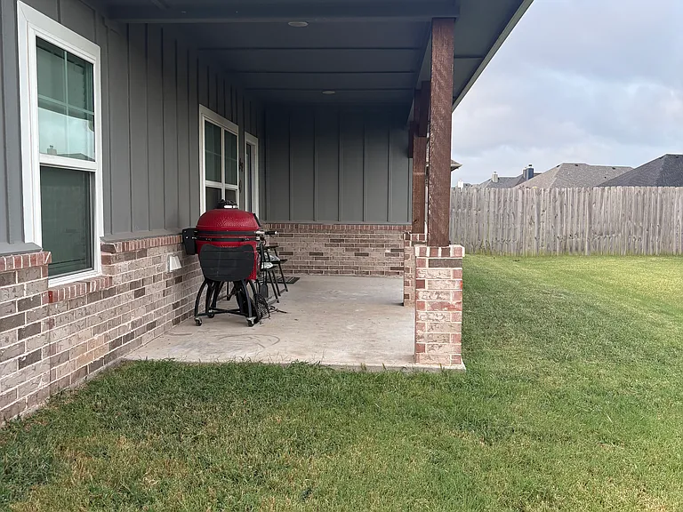 1202 Delmar Dr — Photo 5