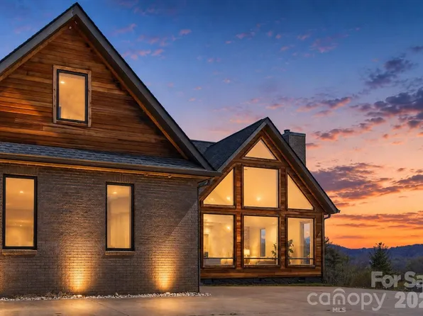 8 Nottingham Dr, Candler, NC 28715