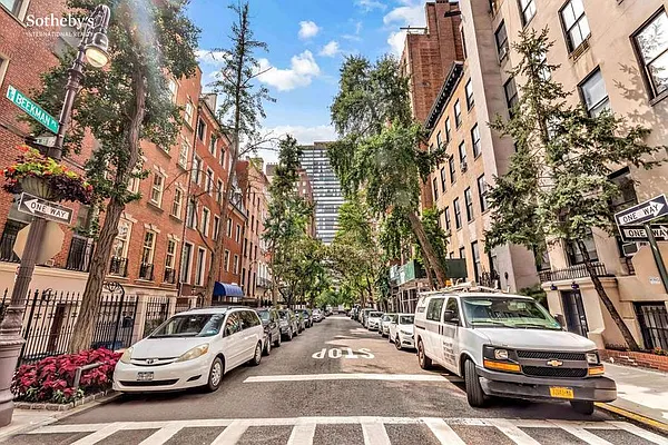 Sold by Sotheby's International Realty | media 11