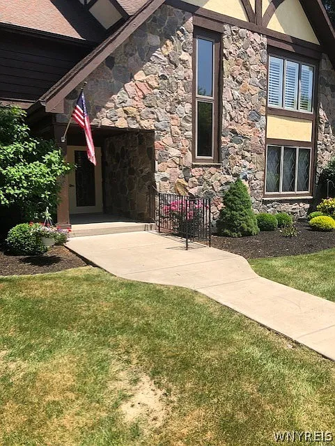 5291 Chestnut Ridge Rd APT D photo 1