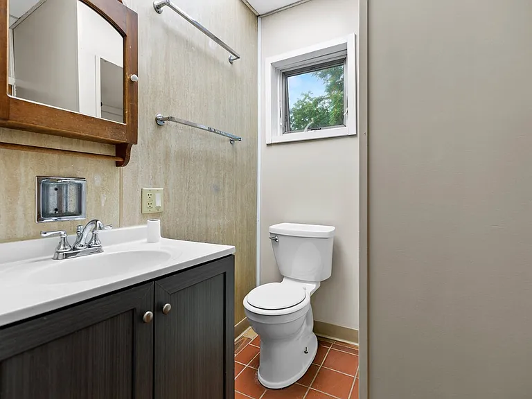 322 S Stewart Ave #4 — Photo 10