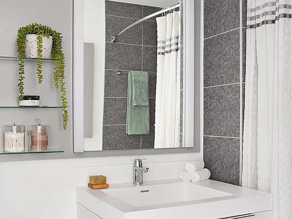 5th image of 555 38th St APT 2012