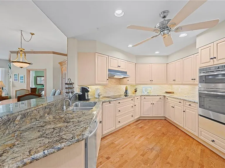 60 Seagate Dr #105 — Photo 7