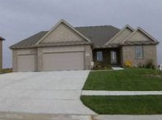 19602 Decatur Ave, Elkhorn, NE 68022