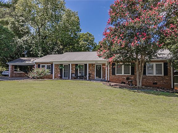 4th image of 306 Woodfern Cir