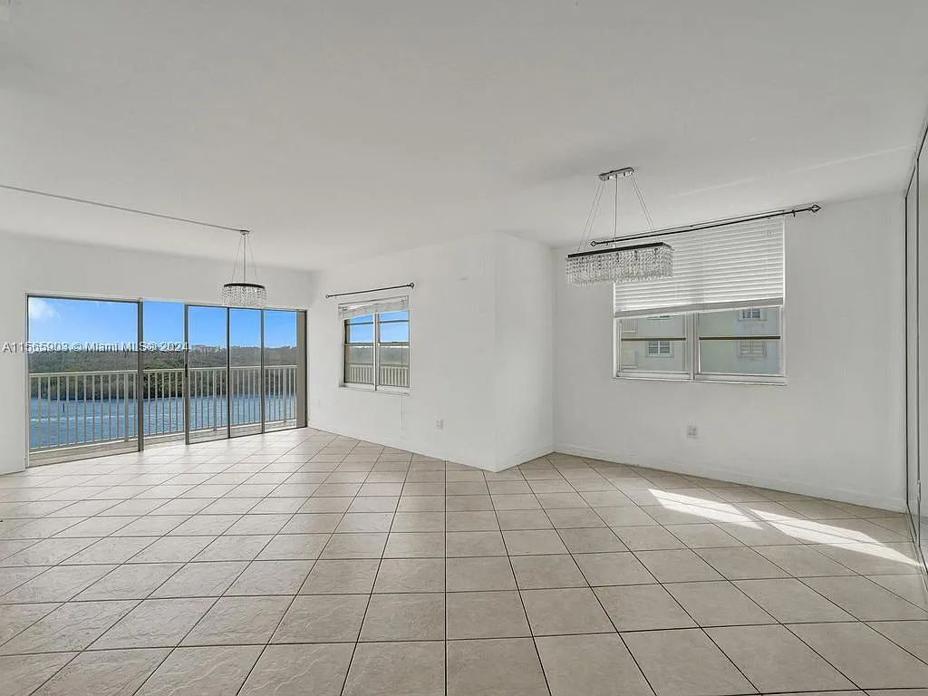 Arlen House Condo — Photo 3