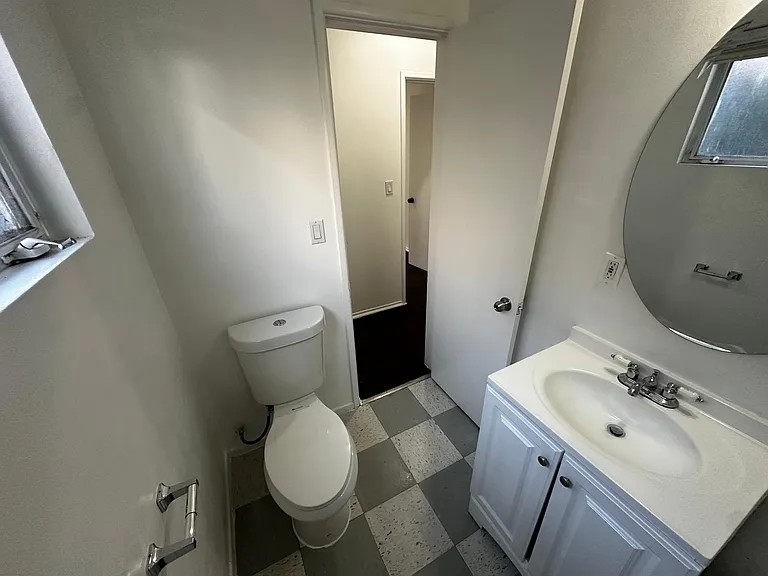1177 N Hoover St #3/4 — Photo 19