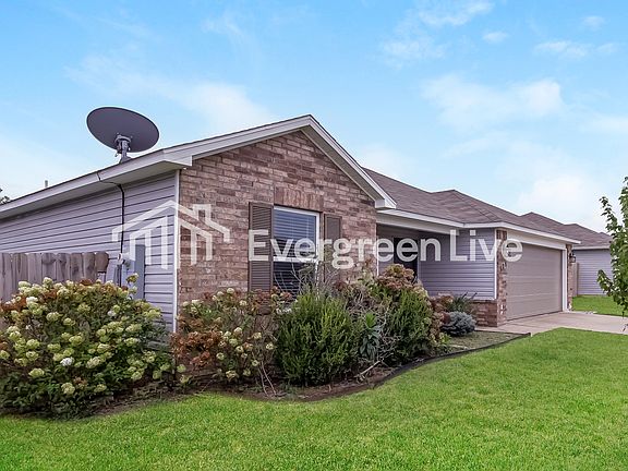 2nd image of 808 NW Evans Cir