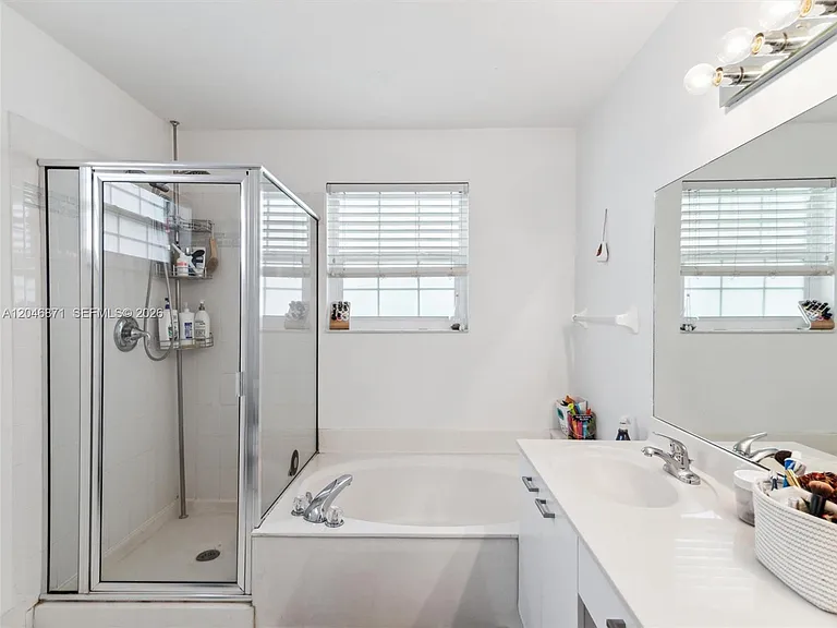 15760 NW 16th Ct — Photo 38