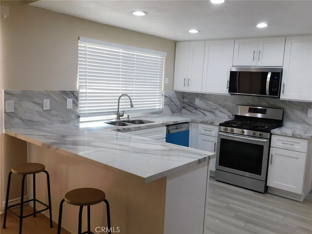 4 bed, 1971 sqft, $3,500 — Photo 2