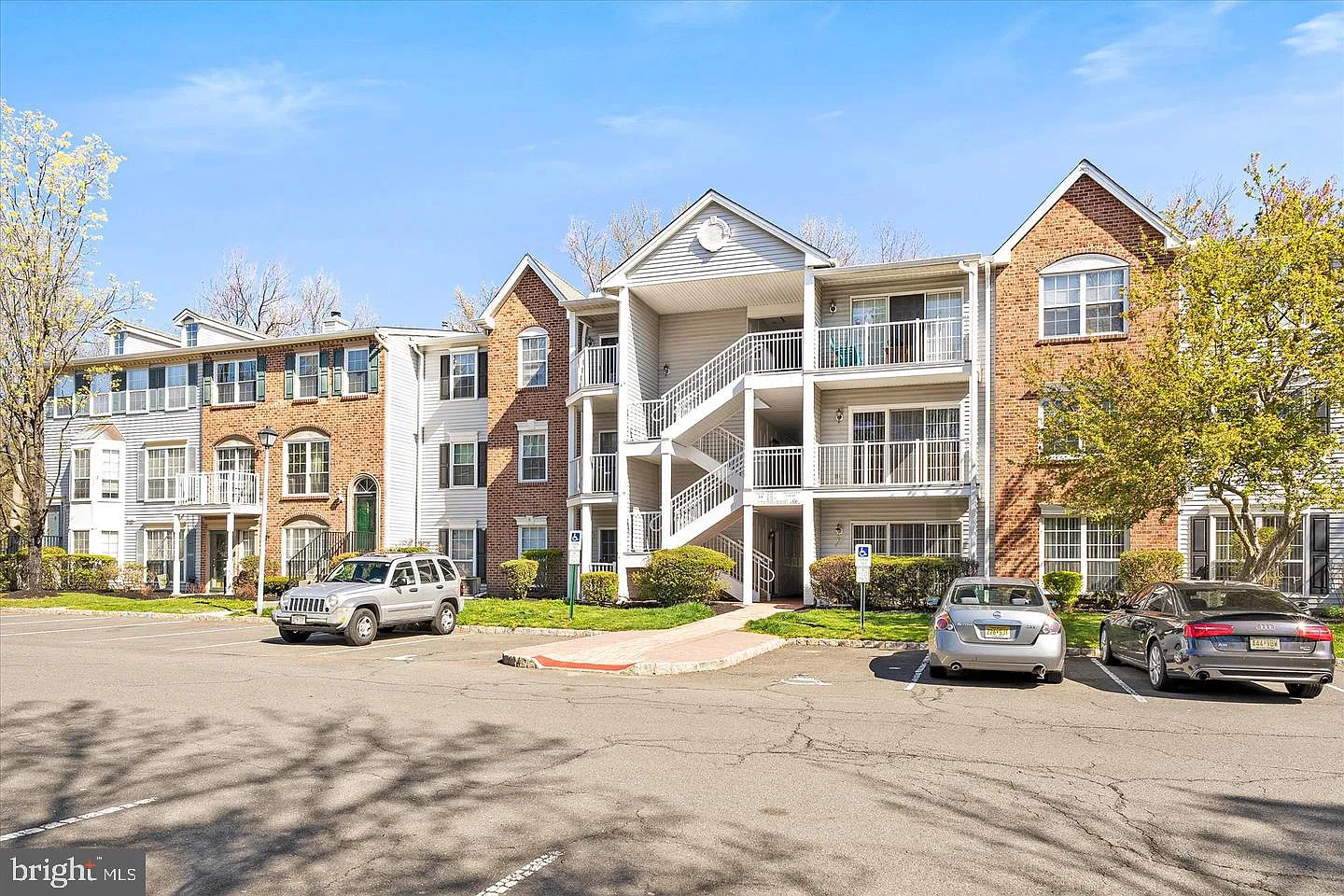 2 bed, 1.0 bath, 1100 sqft, $2,300 — Photo 2