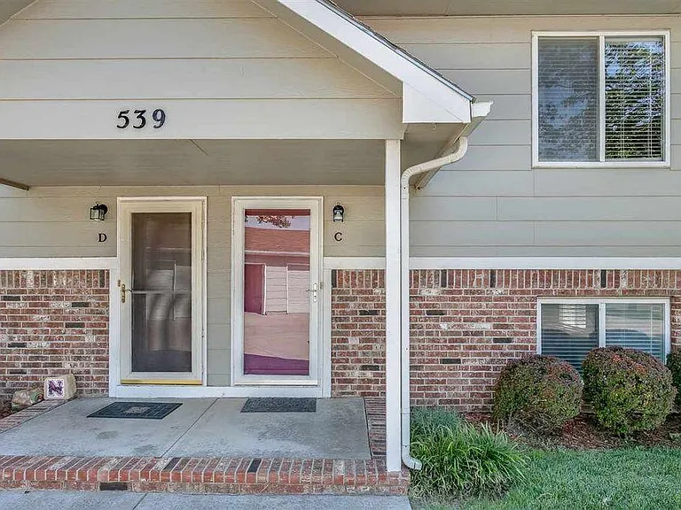 539 S Robin Rd #C — Photo 1