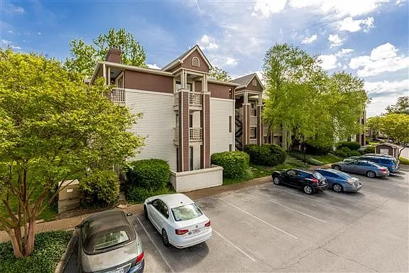 202 Hillsboro Pl — Photo 26
