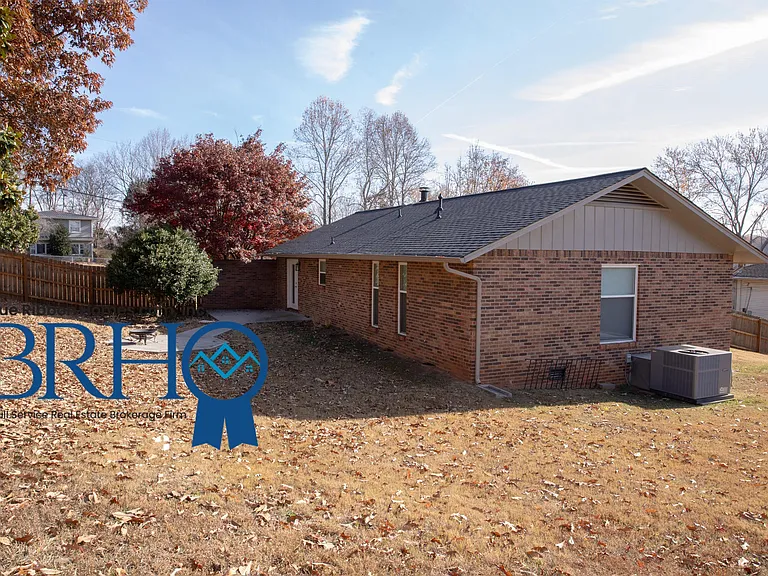 501 Idlewood Ln — Photo 9