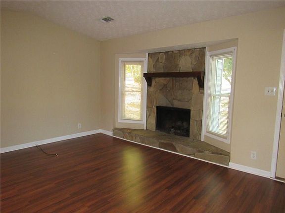 2nd image of 608 Hearth Pl