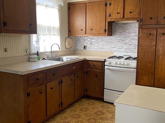 3rd image of 5388 Oxford Ave
