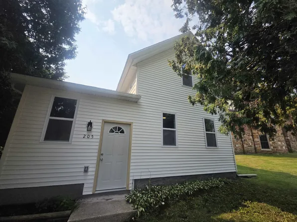 205 W Broadway, Rock Springs, WI 53961