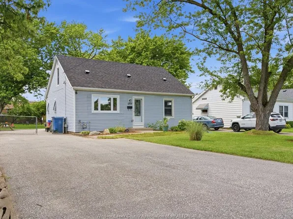 1305 Shawnee Rd, Tecumseh, ON N8N 1R8