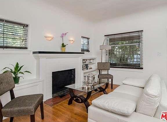 3rd image of 972 N San Vicente Blvd