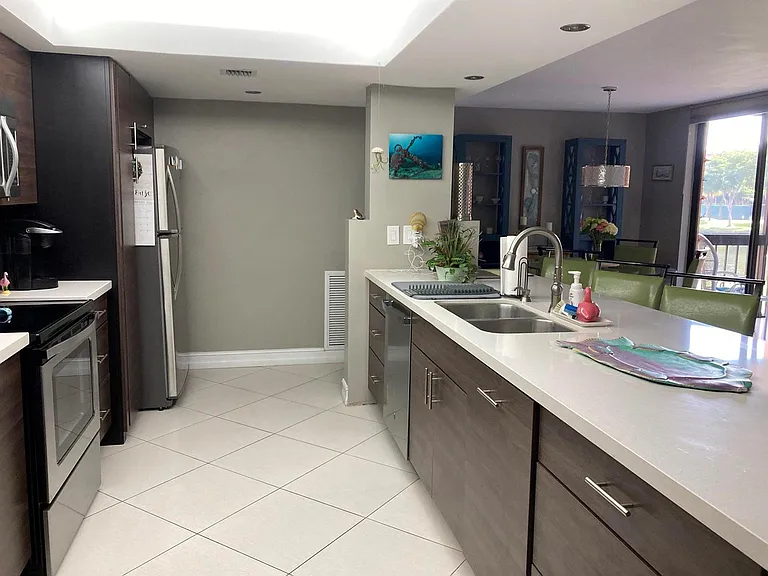 2455 Lindell Blvd #3203 — Photo 4