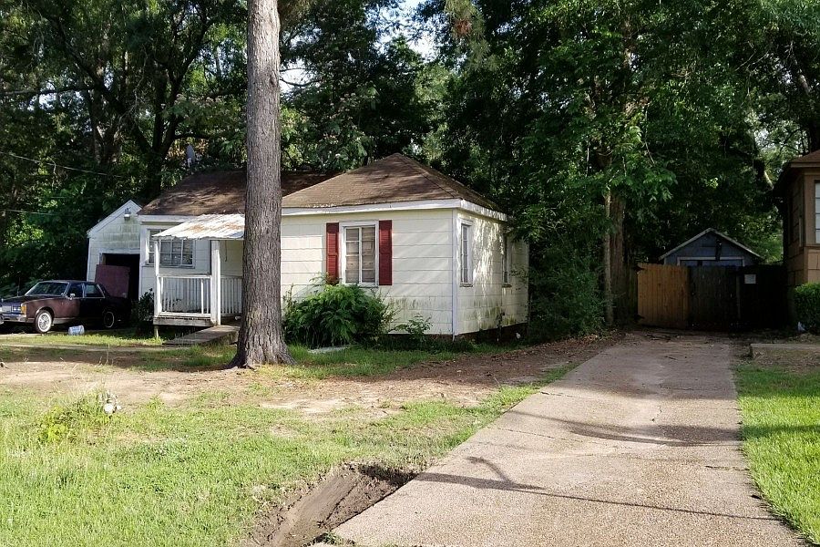 2nd image of 115 Cedar Ln