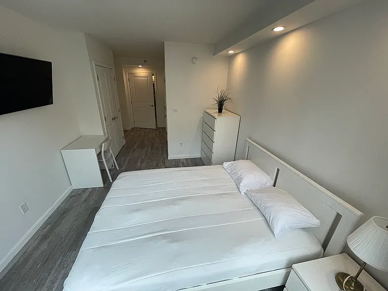 433 W 53rd St #4C — Photo 2