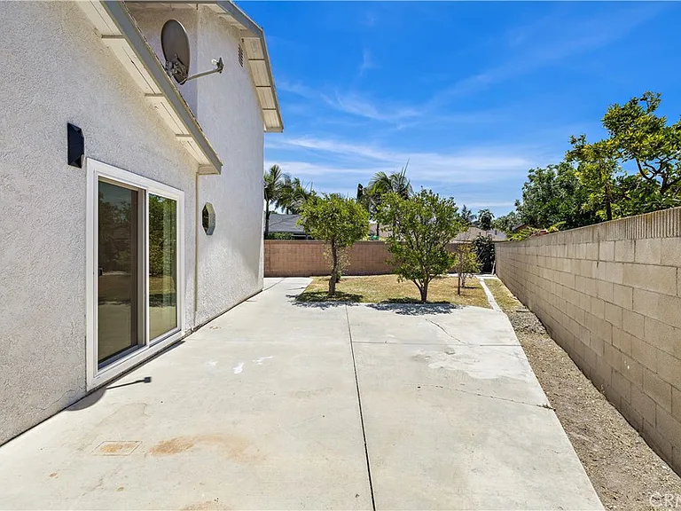 822 E Borchard Ave — Photo 26
