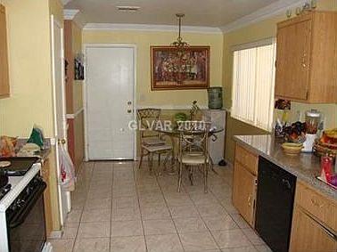 5th image of 905 Villa Crest Ct