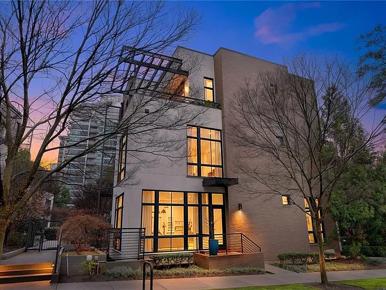 721 Longleaf Dr NE #1 — Photo 1