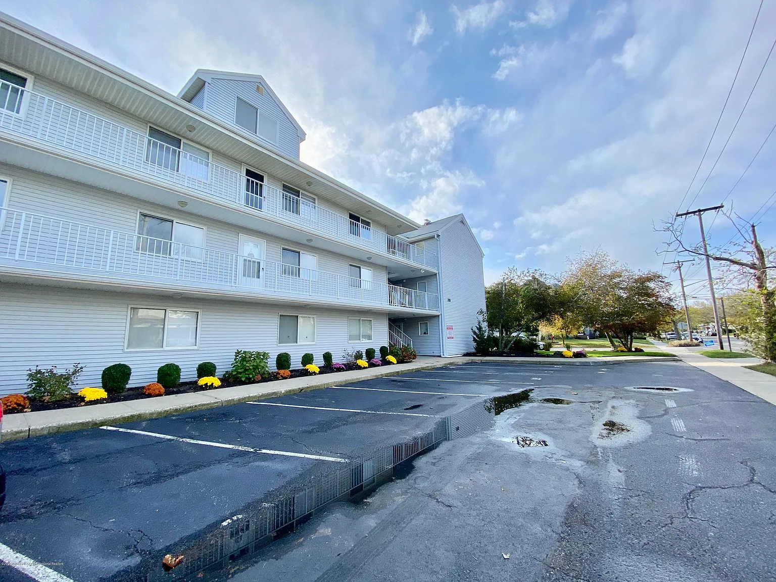 2 bed, 1080 sqft, $3,750 — Photo 2