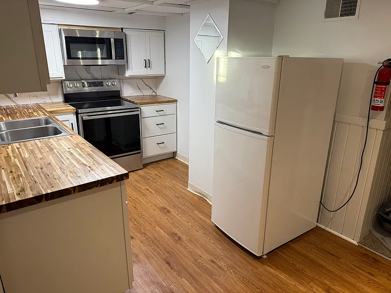 1 N Summit St #4 — Photo 4