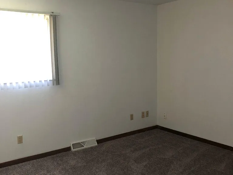 629 Westgate St — Photo 10
