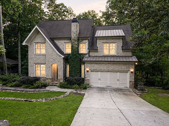 3rd image of 1026 McConnell Dr