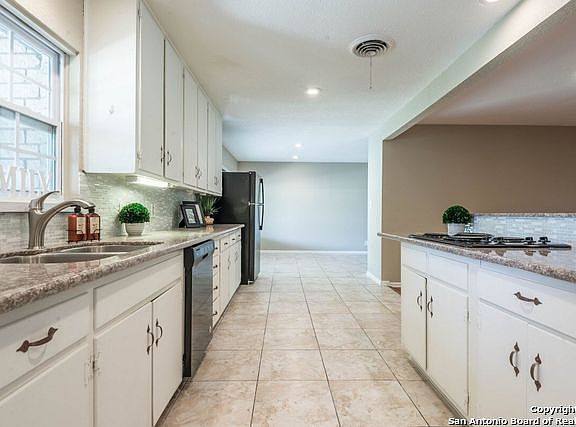 5th image of 114 Colebrook Dr
