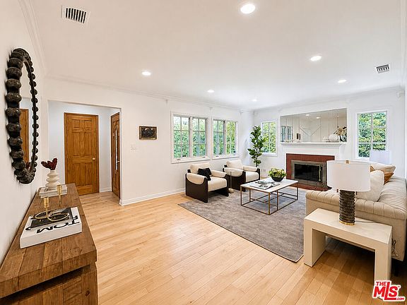 3rd image of 4706 Cartwright Ave