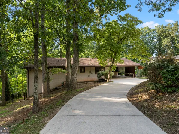 6279 White Oak Dr, Flowery Branch, GA 30542